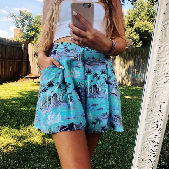 Urban Outfitters Kimchi Blue Flowey Shorts - Picture 2 of 6
